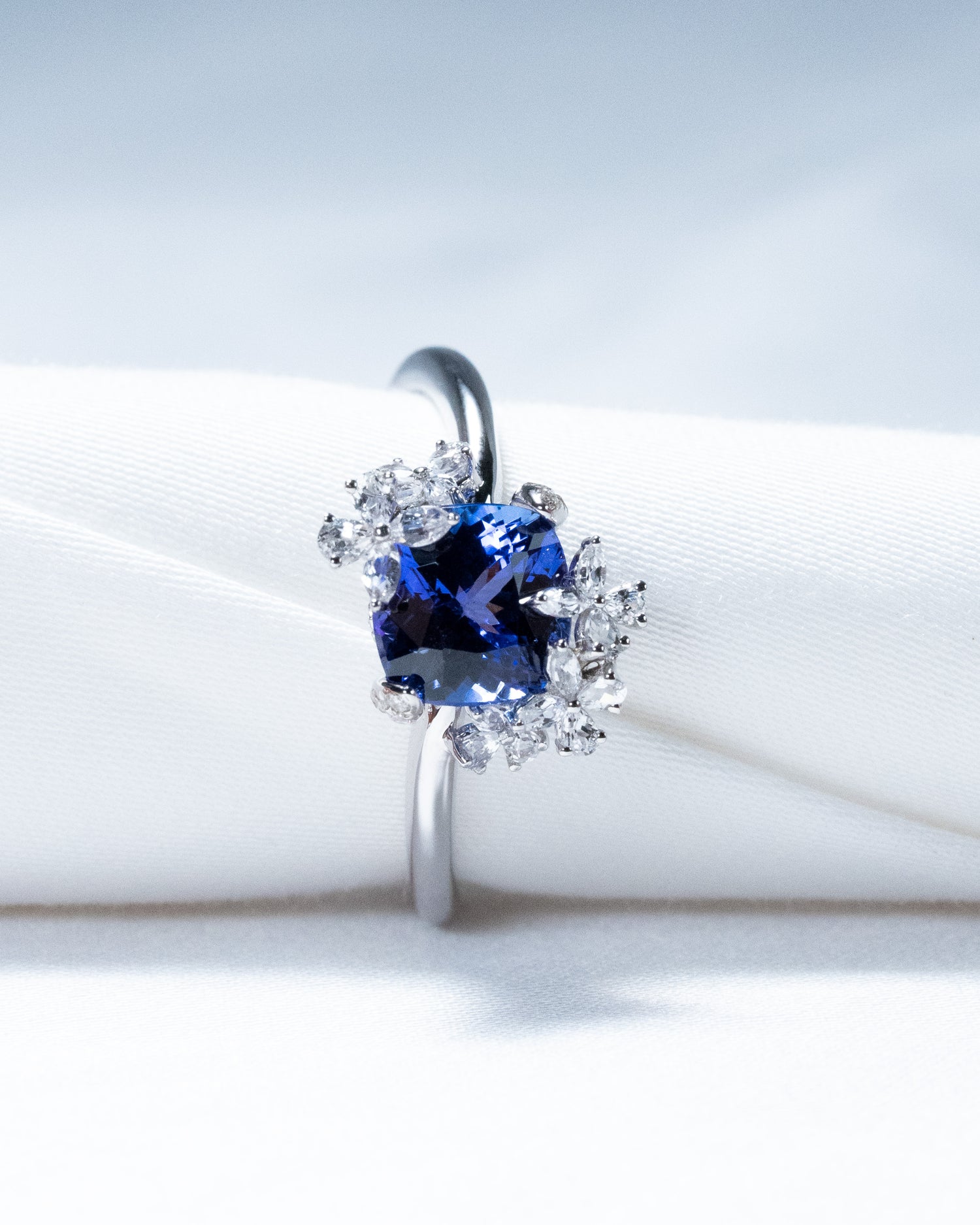 ⚪️White Sapphire & D-Block Tanzanite🔷