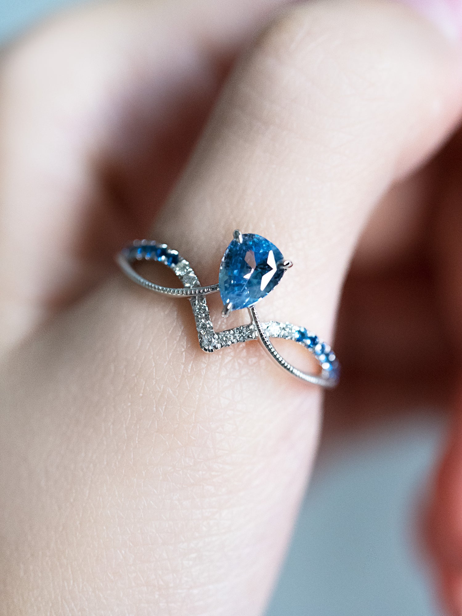 🔹Simple gradient sapphire line ring🔷