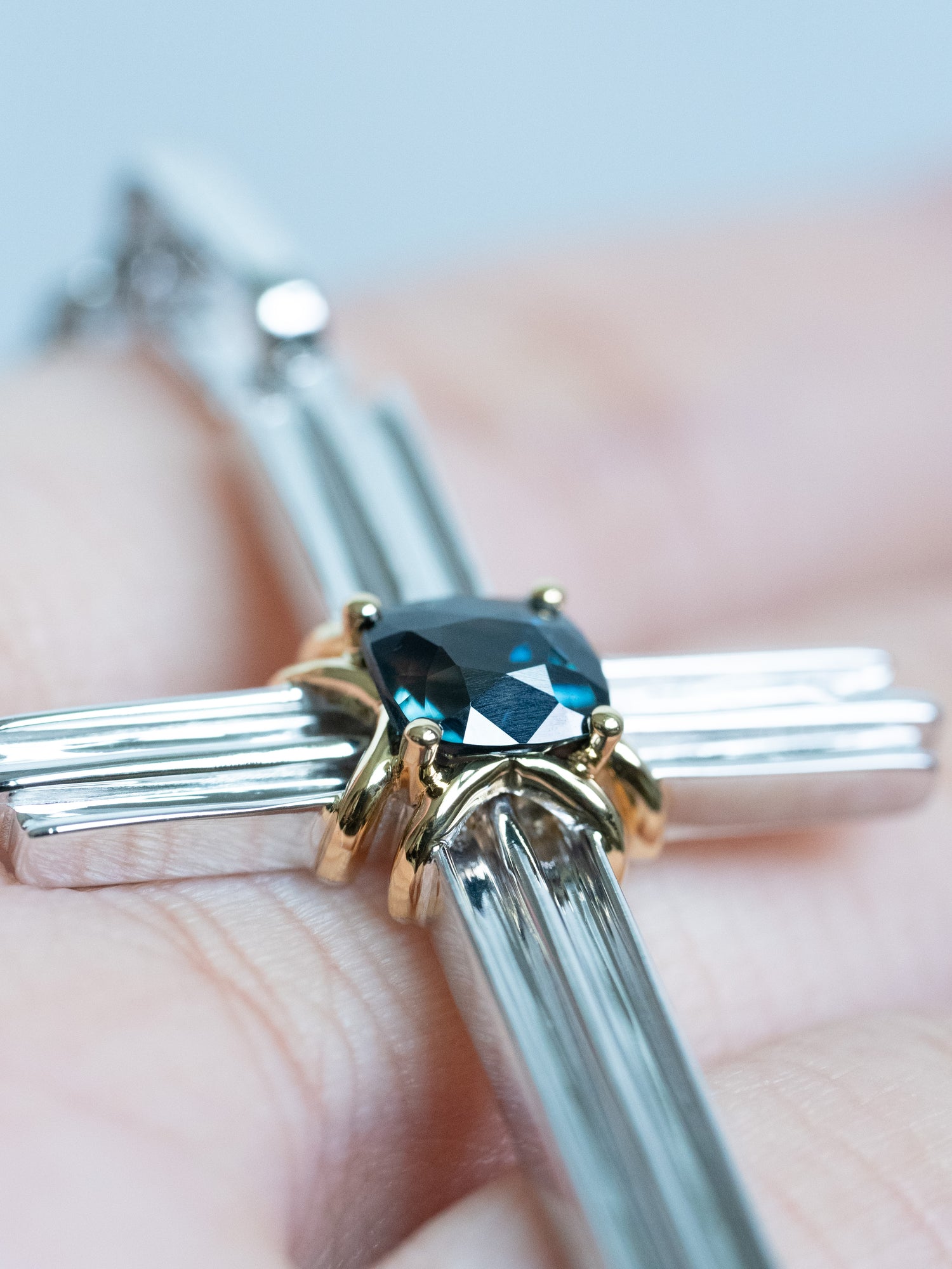 🌿Sapphire 18K Gold-Vine Two-Tone Cross Pendant🌿