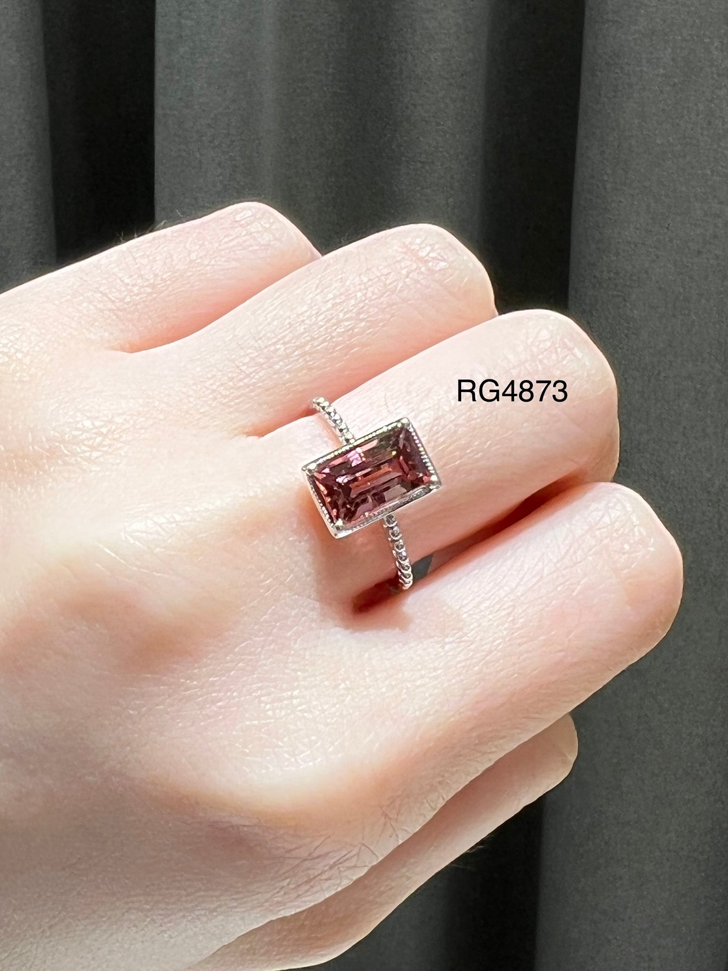 RG4873