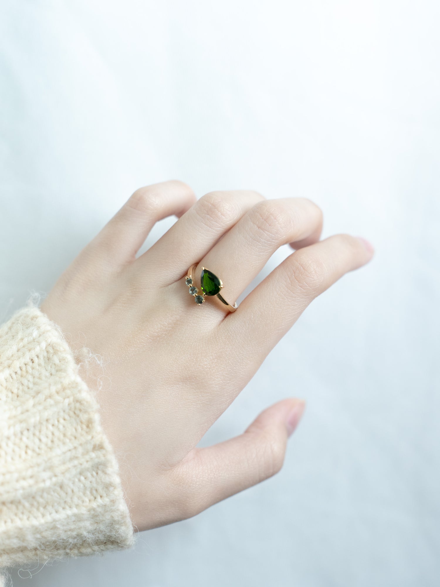 🍀18K gold inlaid with sapphire and green tourmaline - full of temperament and light luxury🌿