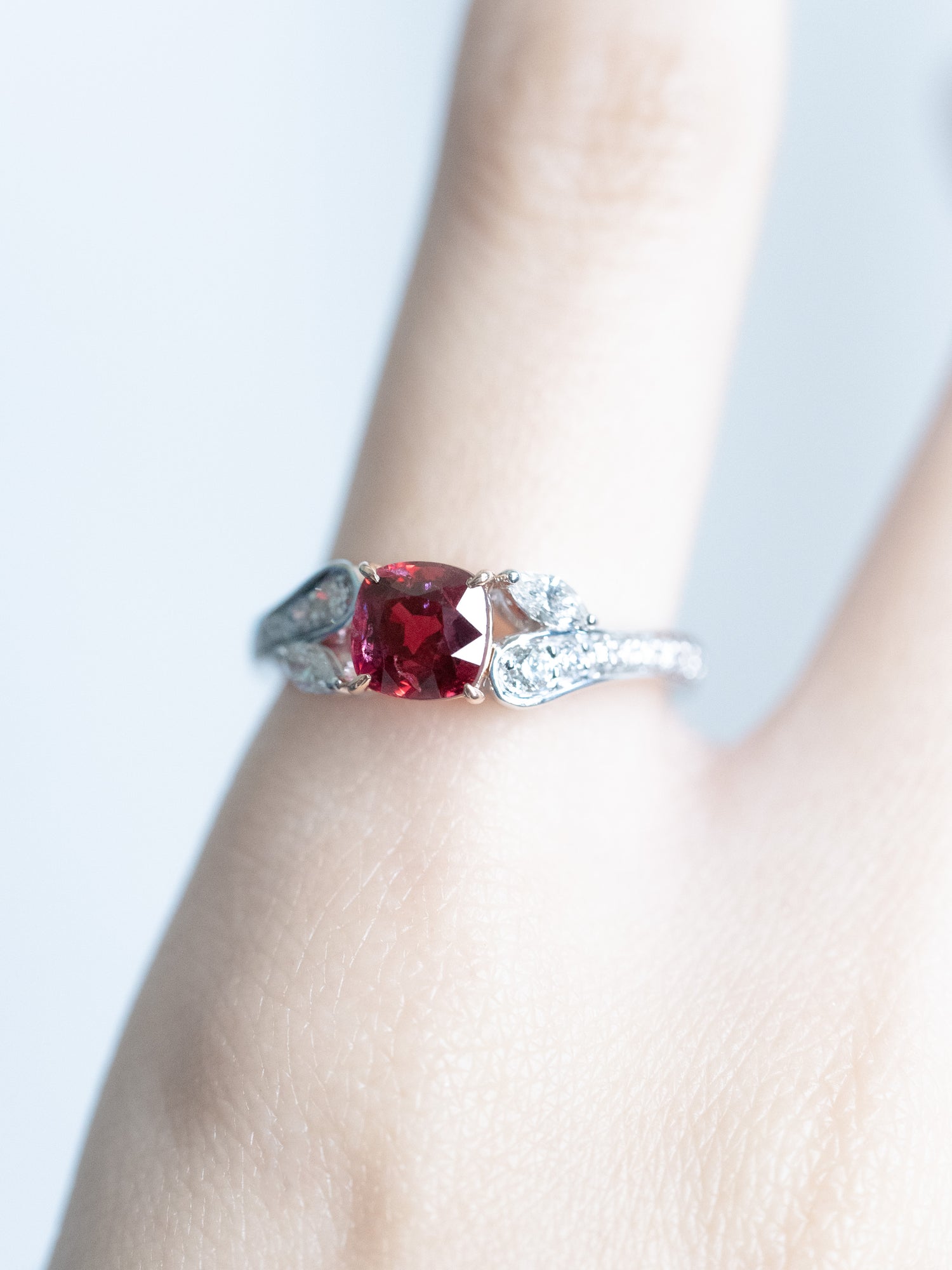 ❤️18K white gold red spinel ring🧚🏻‍♀️