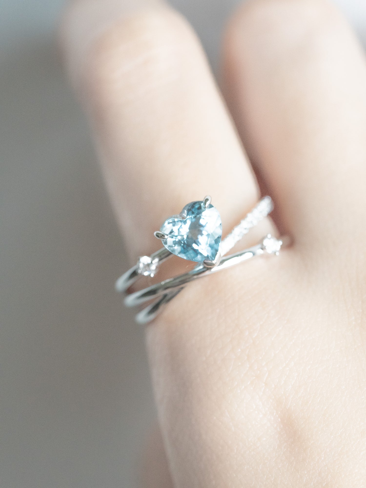 💙18k gold inlaid aquamarine heart💙