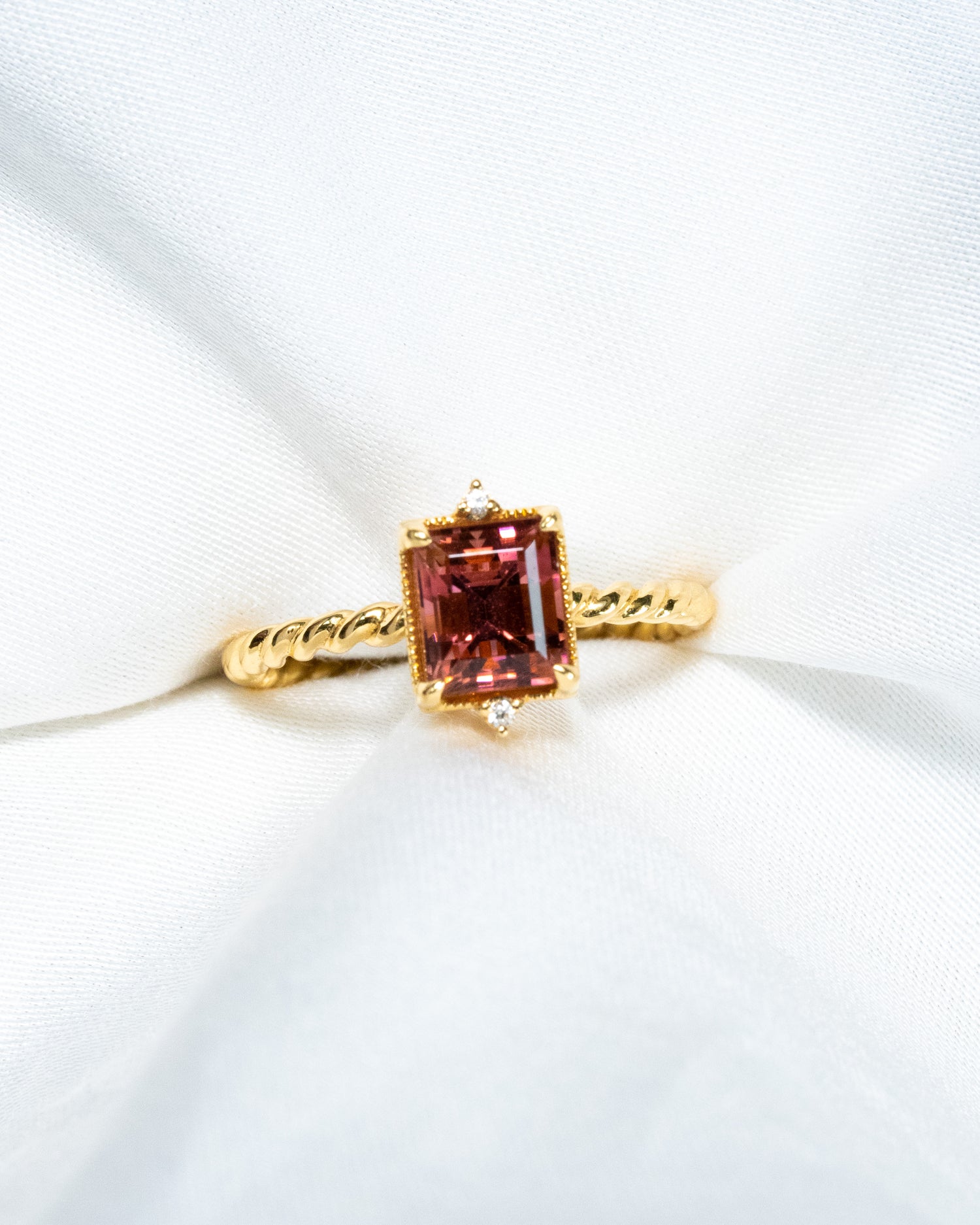 🌸Red Tourmaline Light Luxury Gold Ring (Boss’s own money)🌸