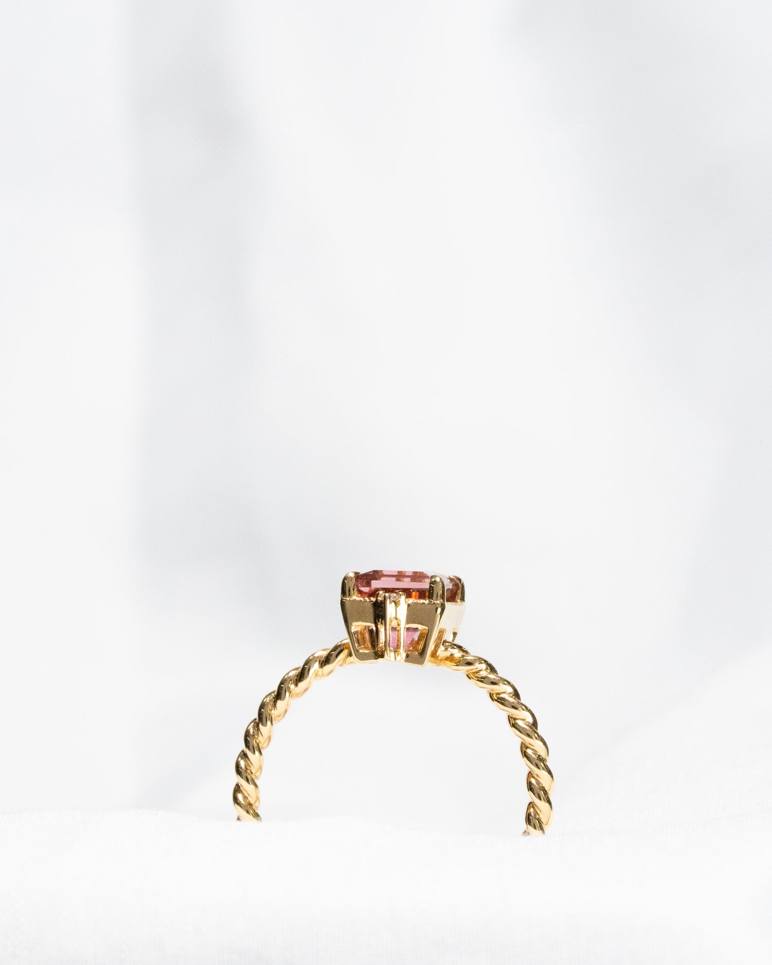 🌸Red Tourmaline Light Luxury Gold Ring (Boss’s own money)🌸